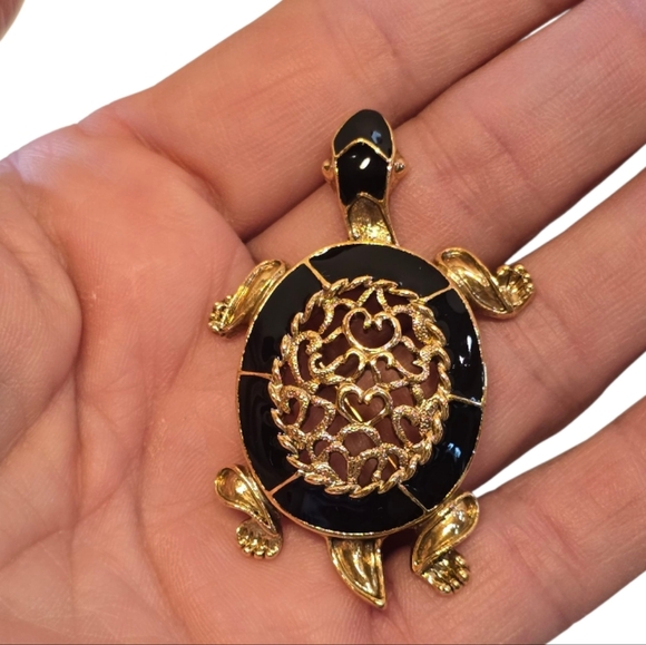 1928 Turtle Black Enamel Goldtone Filigree Brooch - Picture 3 of 4